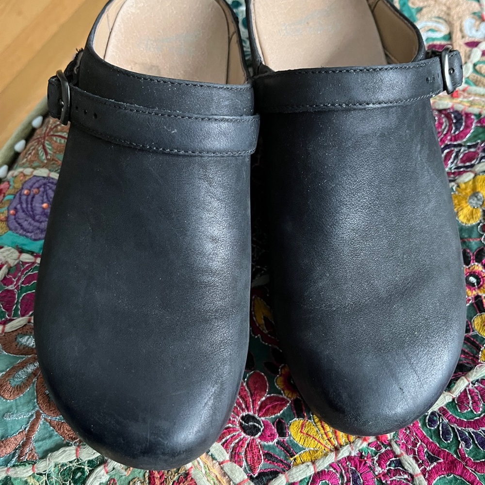 Dansko berry clog size 38 black